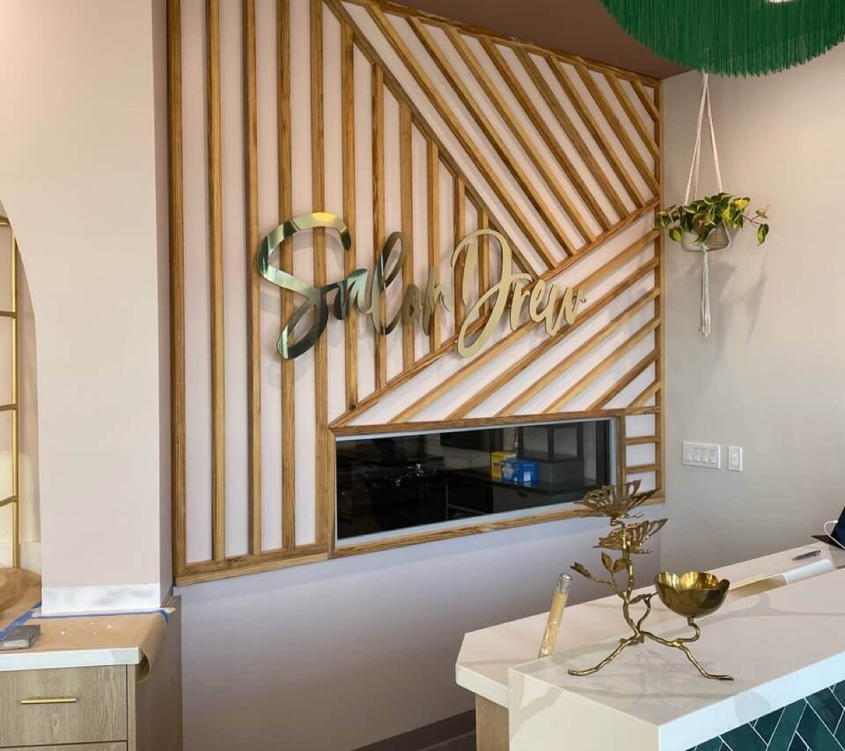 Salon Drew interior, photo 1
