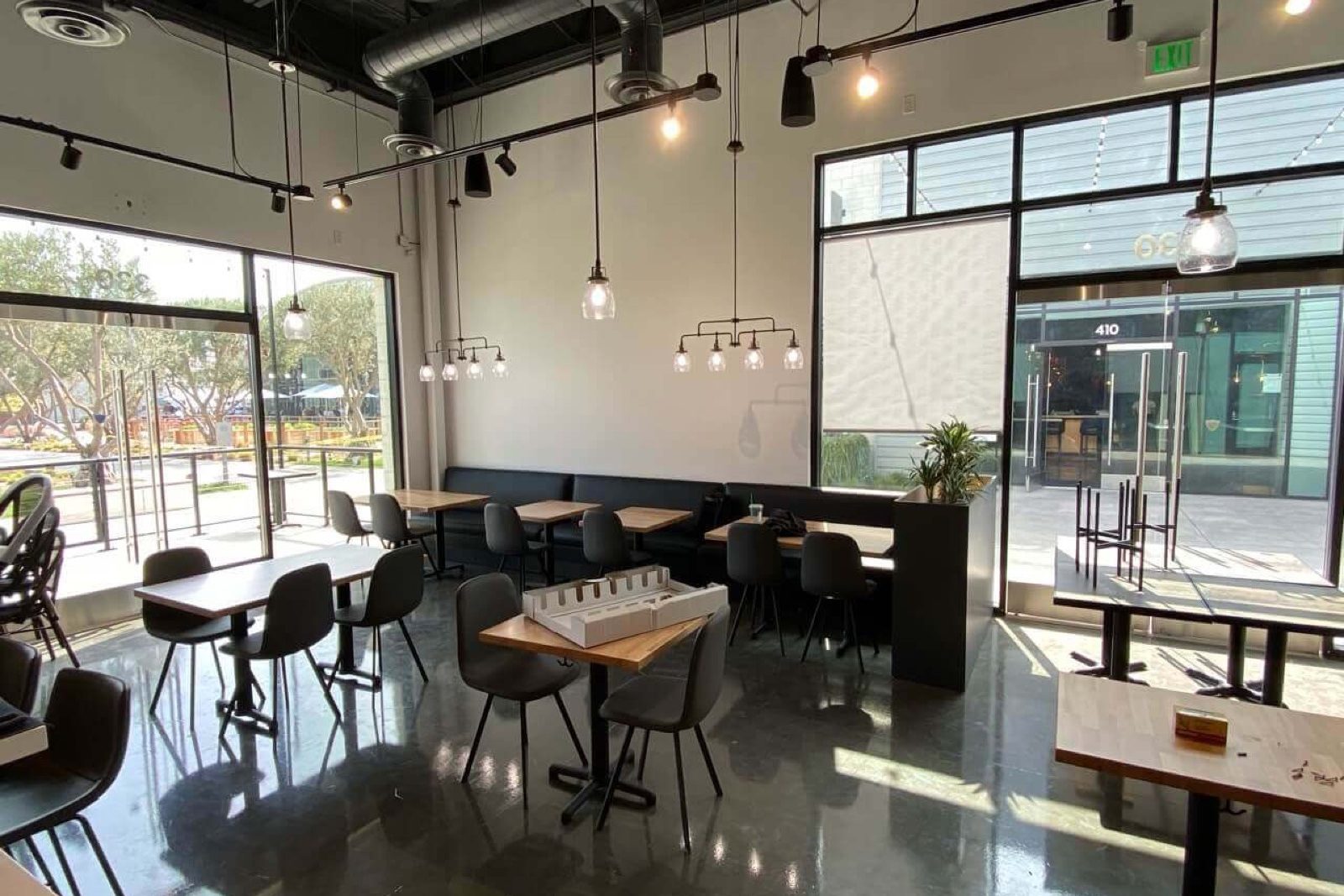 ReMix Kitchen Bar interior, photo 1
