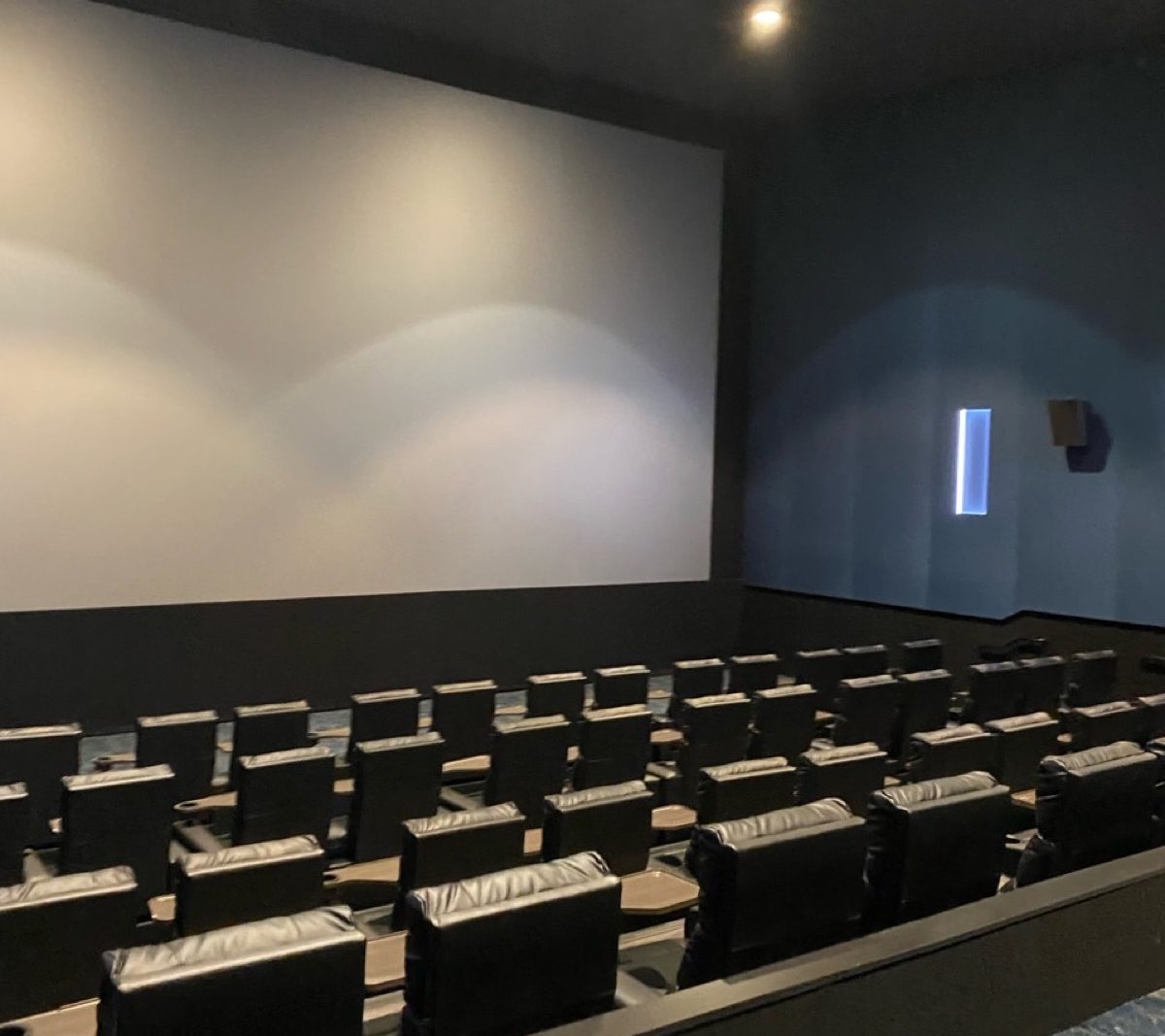 Metropolitan Theaters interior, photo 1