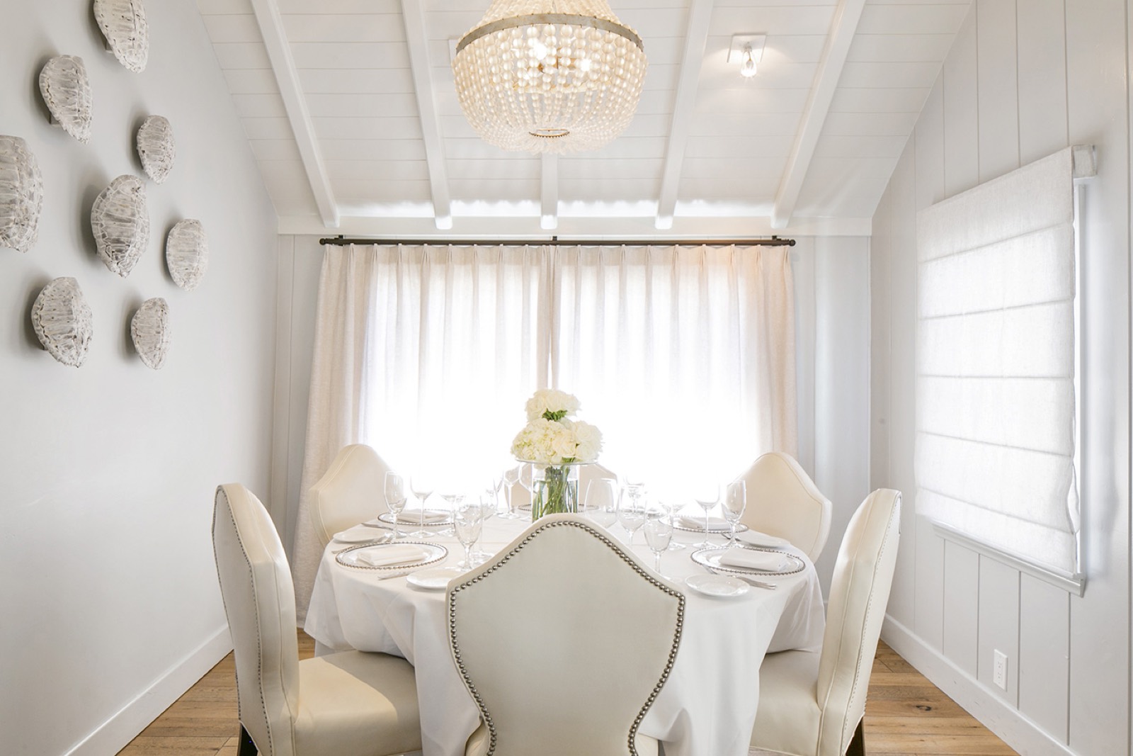 Selanne Steak Tavern interior, photo 3