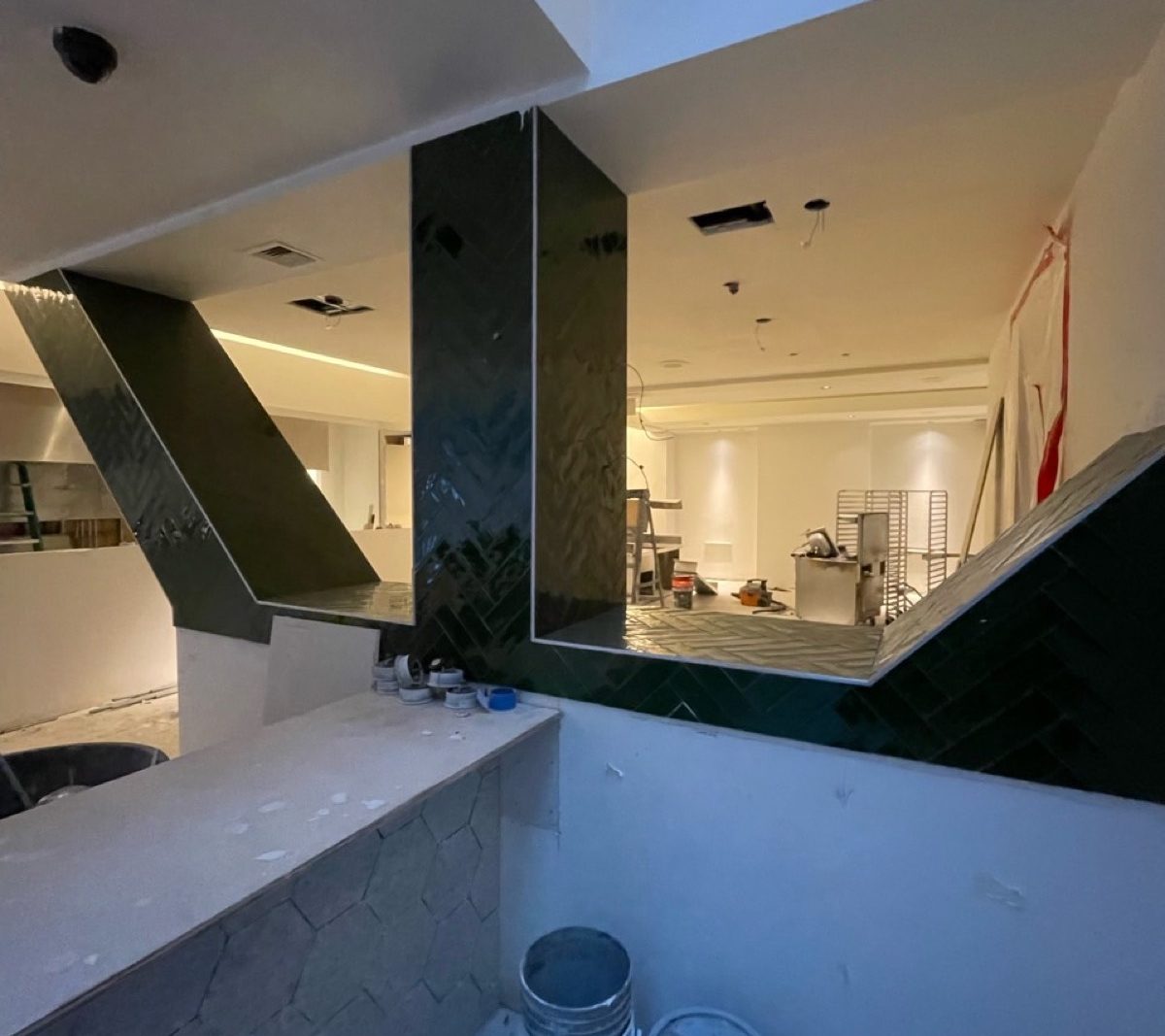 Sessions, South Coast Plaza interior, photo 3